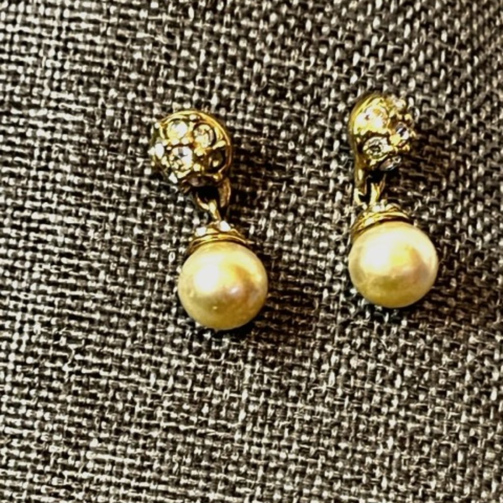 Cute Petite Stud Pearl Earrings.
